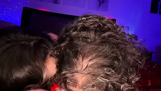 Weißer schwanz besamt latina & schlampe mit dickem hintern isst es aus ihrer muschi