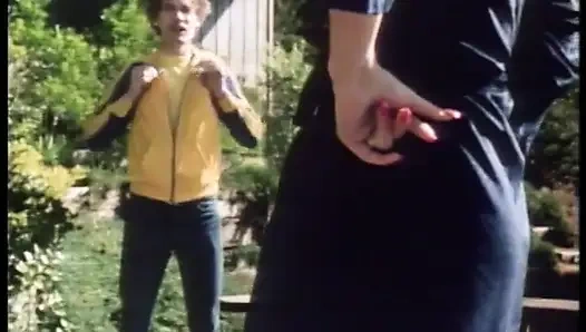 Randy сосущая член шлюшка в тройничке ЖЖМ трахается после минета, а затем получает сливки