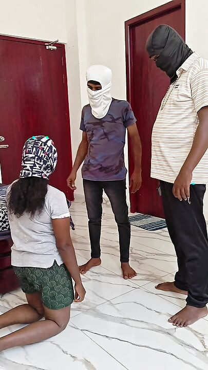 兩個警察誤操家庭主婦