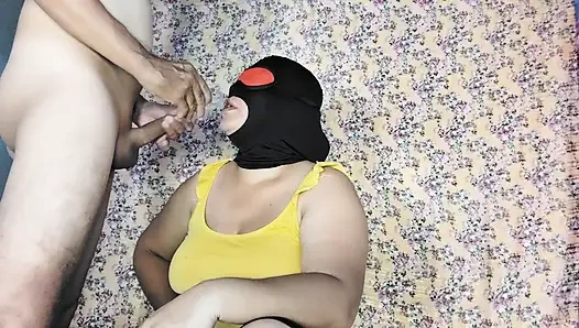 Güzel oral seks, taşaklarımı emiyor