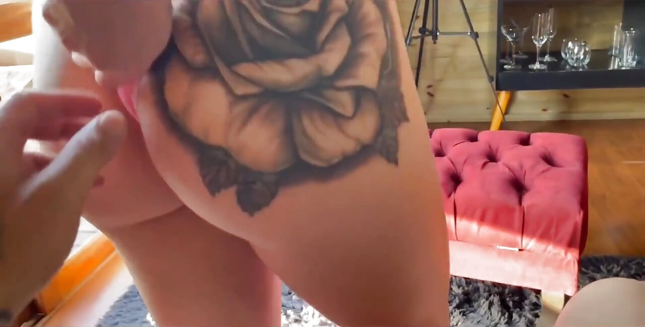 O Amiga Da Minha Sobrinha Veio Visitar Ela, Mas Como Minha Sobrinha no Estava Ela Resolveu Foder Comigo!!