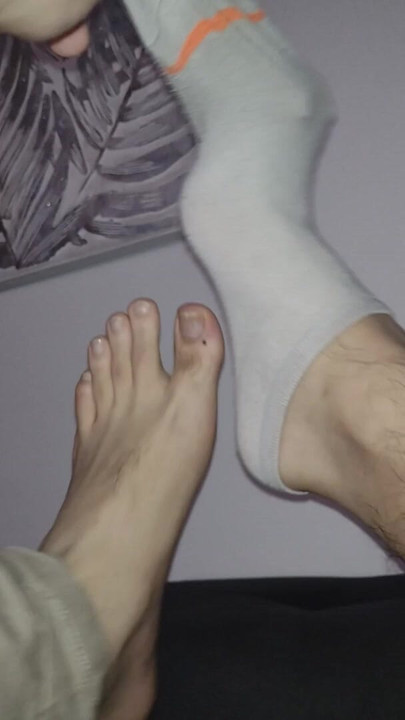 suck these latin man feet