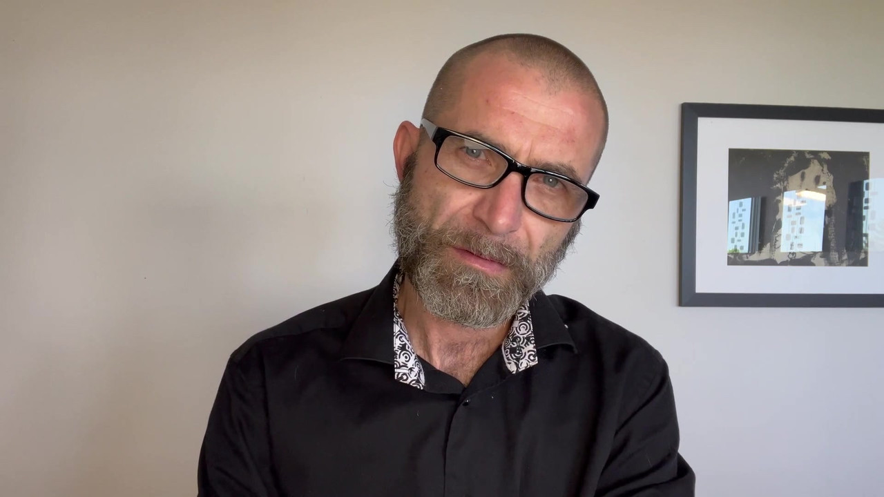 口头爸爸使用他的一个学生