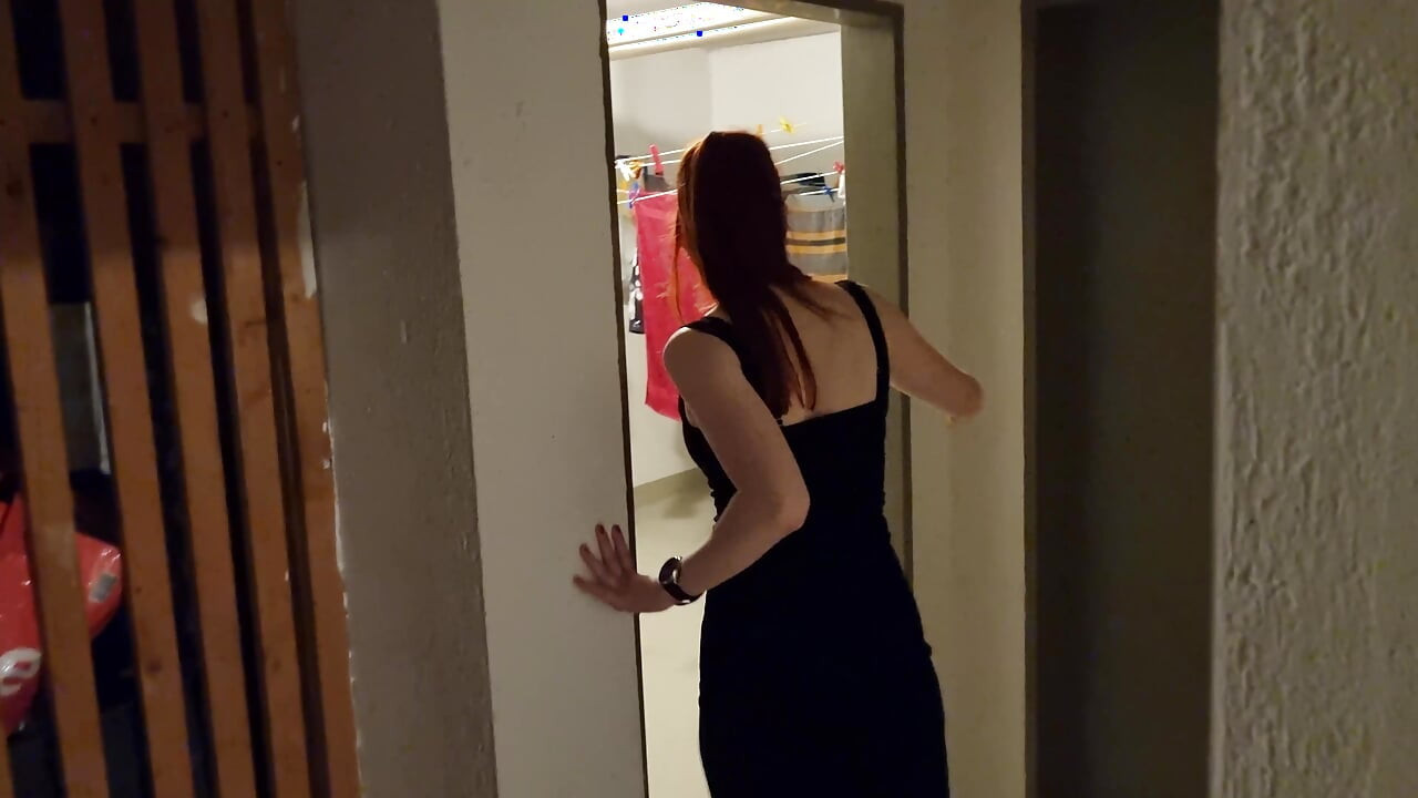 Kinky tinejdžerka ima aljkav seks u podrumu restorana!