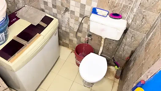 Rekaman seks pacra dan istri india bugil di kamar mandi