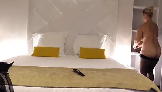 Istri Dewasa Pirang Menikmati Seks Meski Lelah