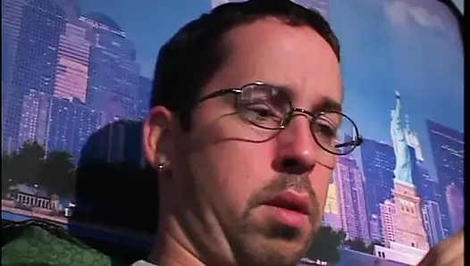 Рыжая девушка в латексном платье с большим членом сосет анальный трах