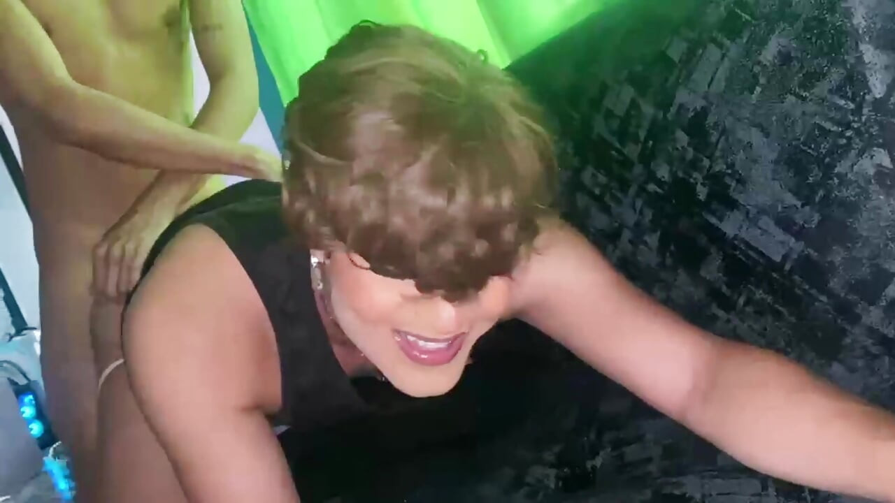 Ο FEMBOY KEN ΠΕΡΙΜΈΝΕΙ ΤΟΝ ΦΊΛΟ ΤΟΥ ΝΑ ΒΓΕΙ ΈΞΩ ΓΙΑ ΝΑ ΚΑΛΈΣΕΙ ΤΟΝ ΓΕΊΤΟΝΆ ΤΟΥ ΝΑ ΤΟΝ ΓΑΜΉΣΕΙ ΌΣΟ Ο ΦΊΛΟΣ ΤΟΥ ΛΕΊΠΕΙ