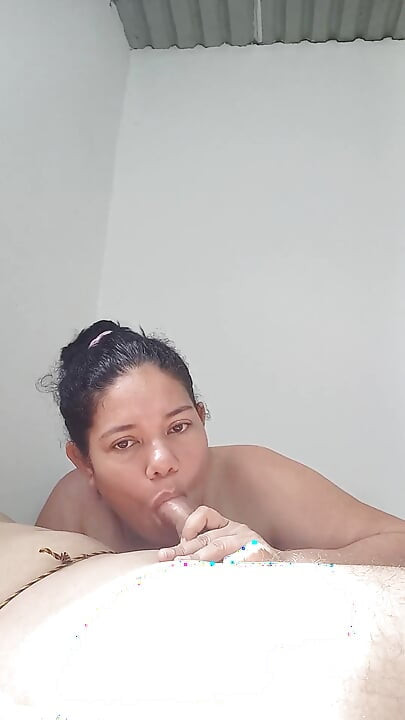 Fată frumoasă cu muie