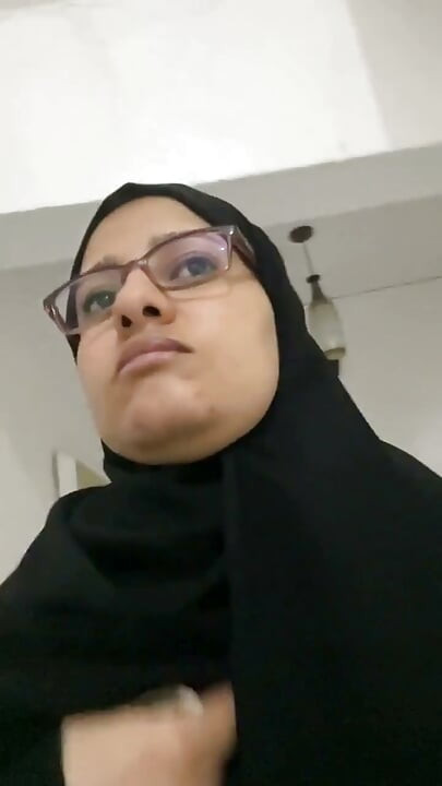 Arab Muslim Wife Showing off Her Amazing Tits