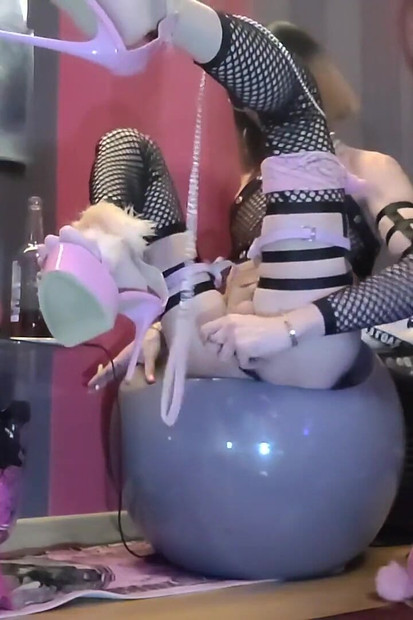 C4 11apr25 Bimbo Pink Heels