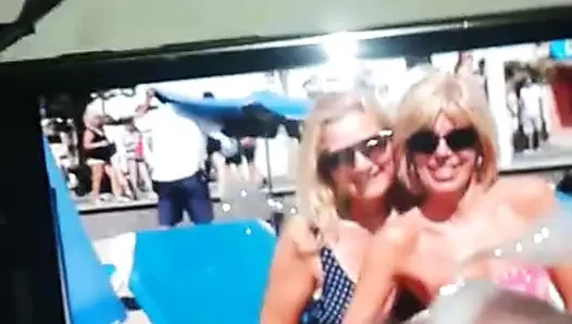 Seksi milf caroline &amp; arkadaş boşalmak haraç spunked olsun