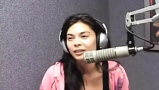 Honolulu'da Tera Patrick'in yer aldığı radyo röportajı
