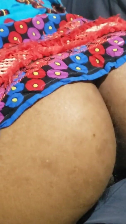 Madrastra follando anal con una sexy milf mostrando confianza con curvas, energía audaz y química íntima | Clip 1