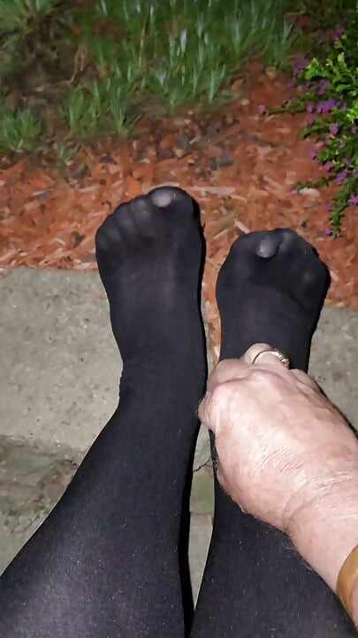 Gay, cd. pissing my nylon pantyhose outdoors.