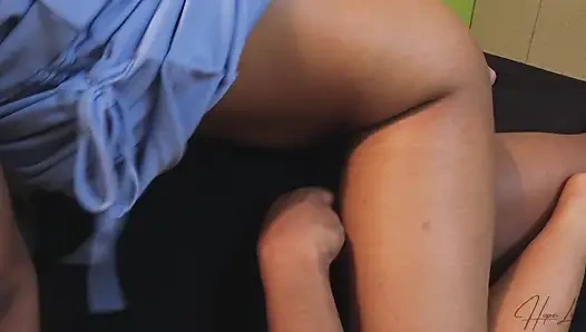 Memek dan memek cewek sange ini dientot habis-habisan sama kontol besarku