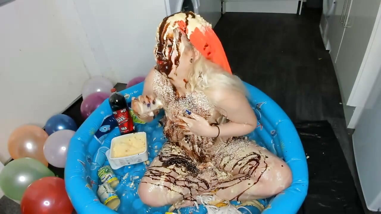 Holly kitten ice cream sundae