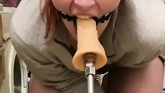 Mesin ngentot melalui cincin mulut