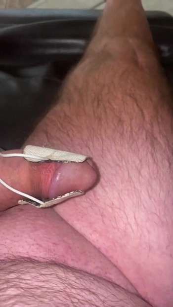 「Hands Free E-Stim Cum」の驚愕の瞬間