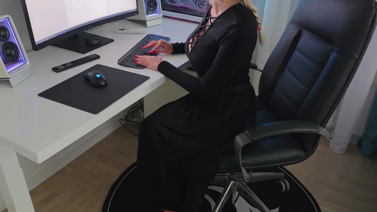 I interrupted a my wife in work and didn’t let her go until she jerked off my dick with her big tits