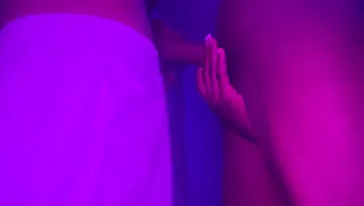 Heiße zierliche ebenholz teen sahnige muschi von bbc schwanz geschwärzt konnte nicht widerstehen, kitzler zu ficken, als sie aus der dusche kam, pOV