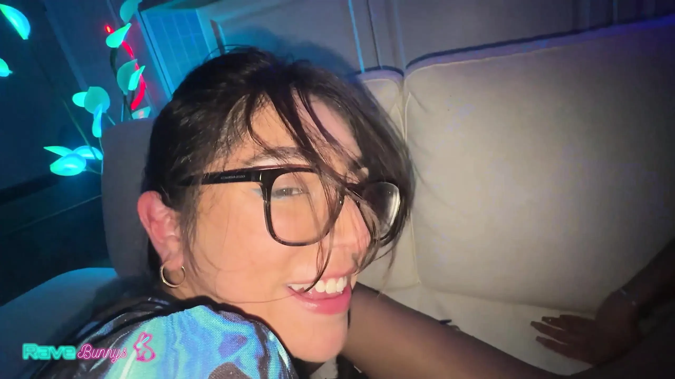 Clara Trinity和Madison Wilde将他们的欲望带到了派对后！