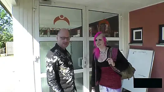 Pesta seks gangbang dan mesra-mesraan