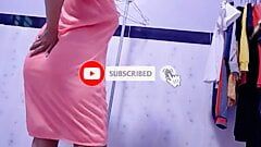 Nisha zieht sich aus ihrem Kleid aus, heißes Nacktvideo, heißer Schlafanzug