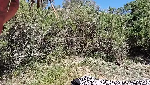 Хорошую сучку трахнули на пляже 2