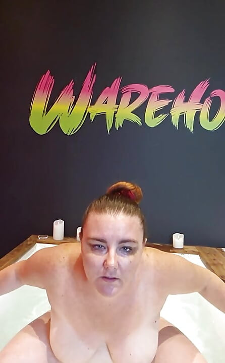 Cum join me in the bath at Warehouse-X ! I have toys! I will bring my ass if you bring you