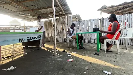 Его подруга ищет другого мужчину, который трахает ее так плохо