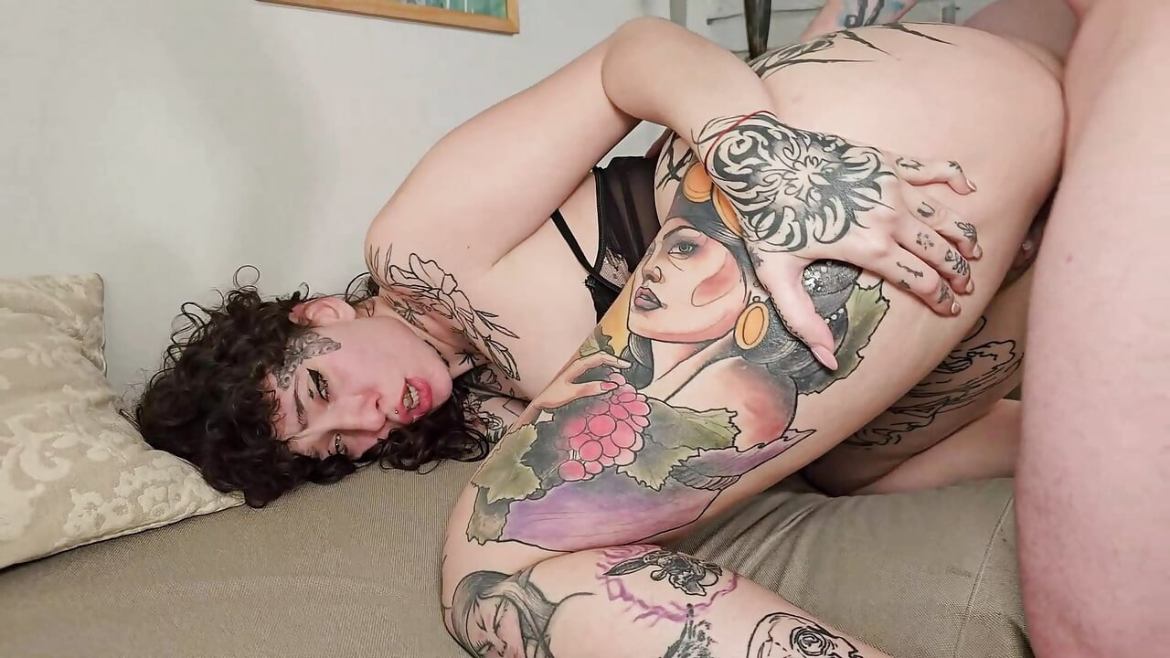 On mi svuda mokri kurac i tera me da duboko grlo, uzima creampie na poklon. Ft. Rebekah Rose