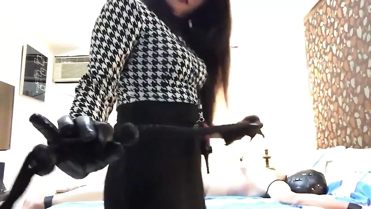 Dominafire Whipping Slave!