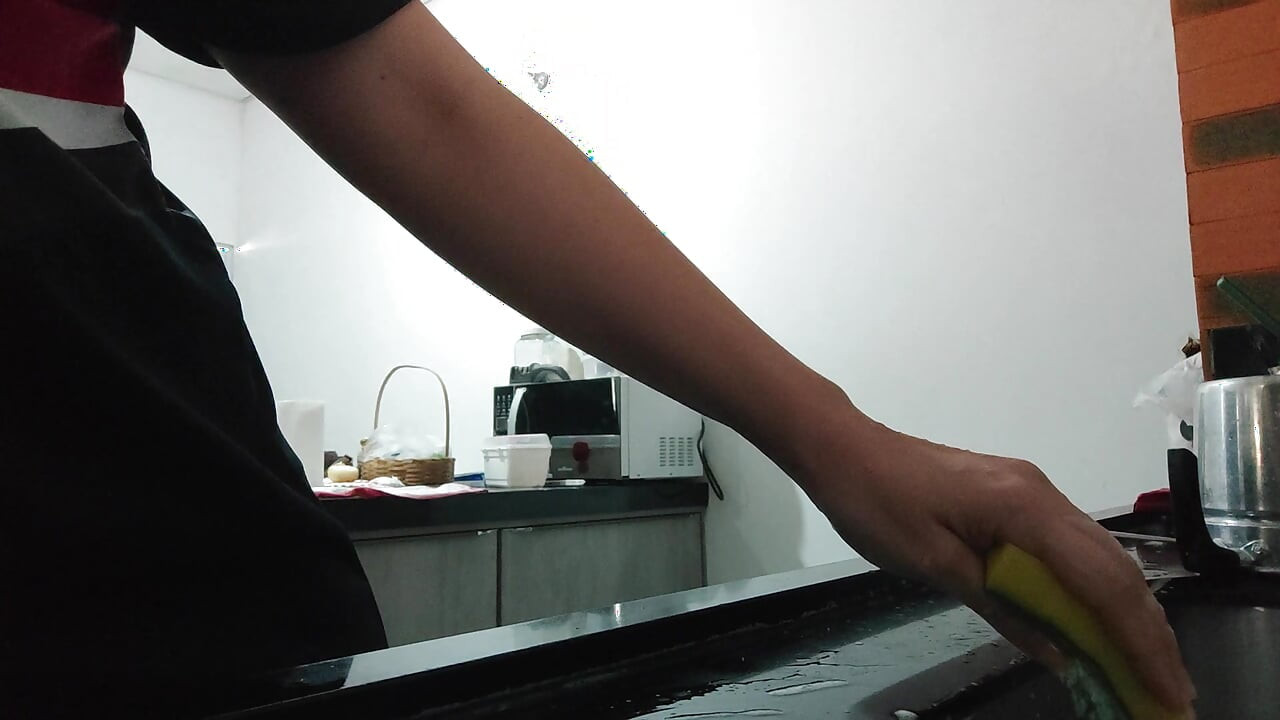 Woman teasing while washing dishes. She loves to transmit to the voyeurs on duty
