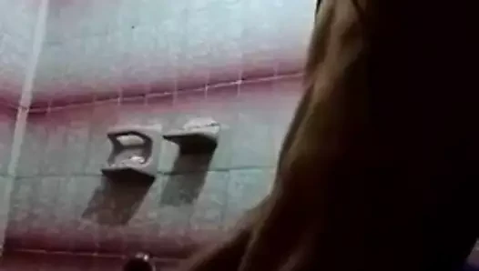 18 yaşında küçük bir çük ile