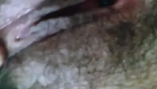 Ägyptische algerische frau spielt mit ihrer lieben muschi, bis sie fickt, eine arabische muschi voller haare