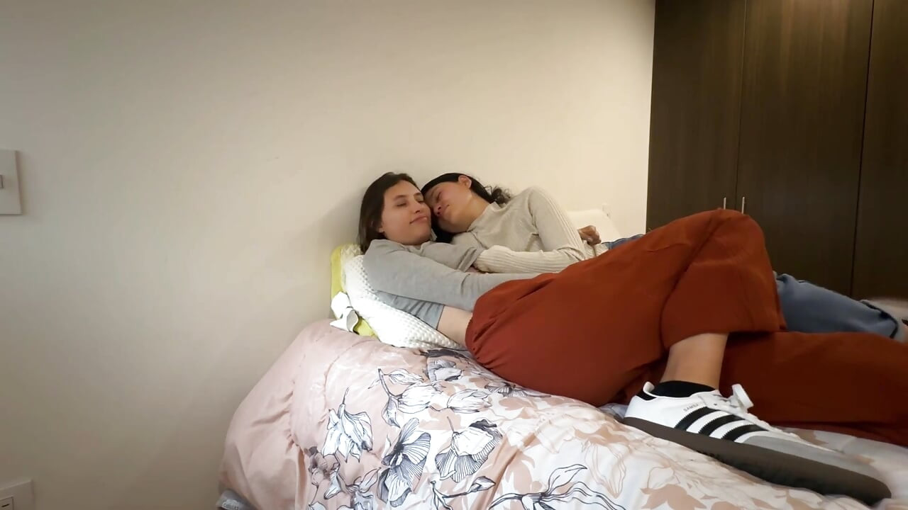 I want you to pierce my pussy with your rich fingers so badly