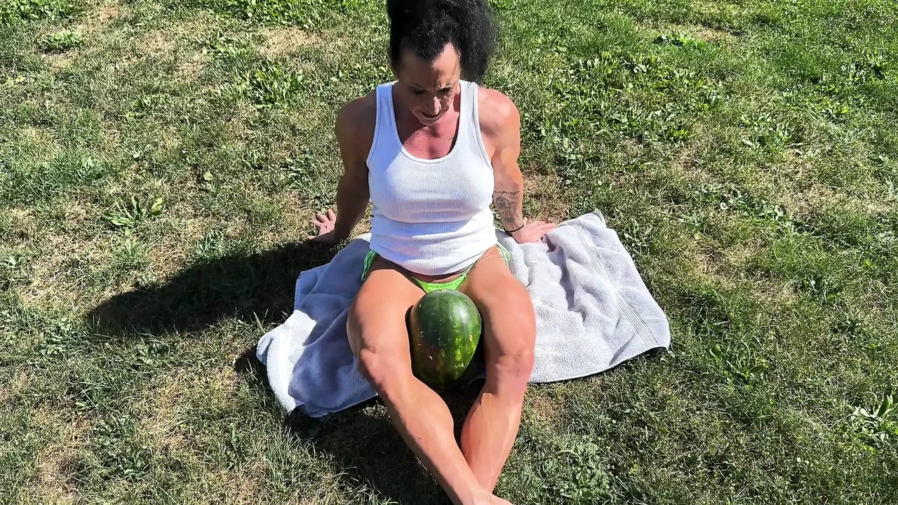 Muscle MILF Kandys Watermelon Crush Domination