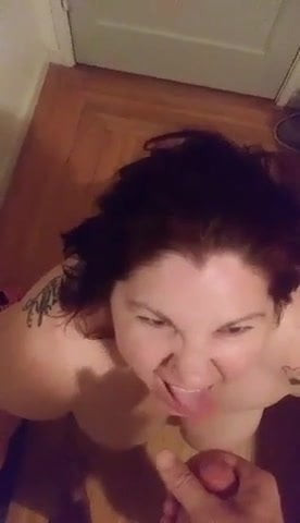 Amateur wife takes facial