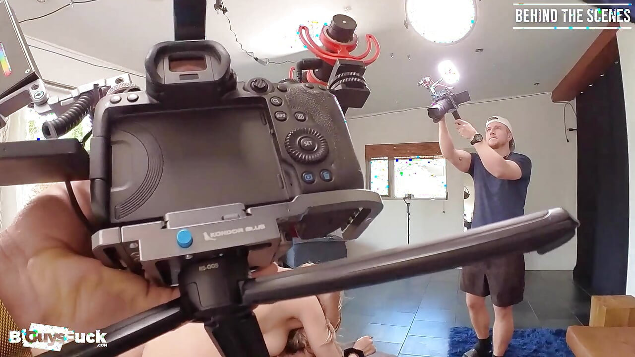 Sessão sexual nos bastidores bi