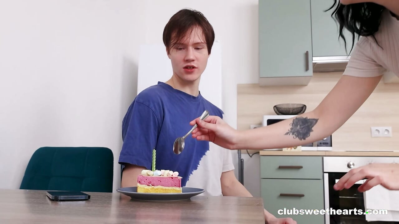 ¡Húmeda por fuera, pegajosa por dentro! de ClubSweethearts