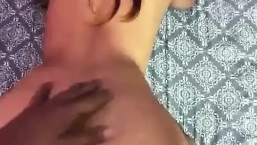Üniversiteli yaşlı kız genç kız tarafından sikiliyor