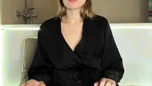 Hüpfende große natürliche möpse