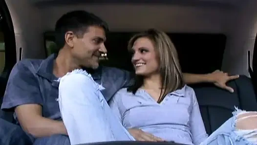 Жесткий Poweful трах в машине