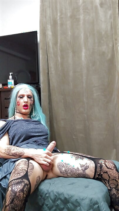 Extreem hete getatoeide femboy aftrekken
