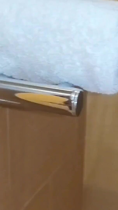 Moj prijatelj me pozove u svoju kuću, onda mi stavi svoj ogromni, debeli crni kurac u usta, a zatim me zamoli da se sjednem na sve... | Isječak 2