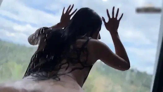 Camila Mendez masturbiert in der dusche!