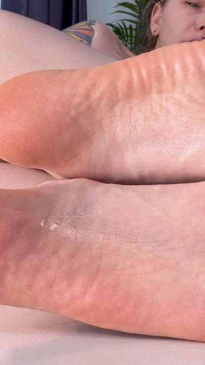 Anal Stretching & Oily Feet