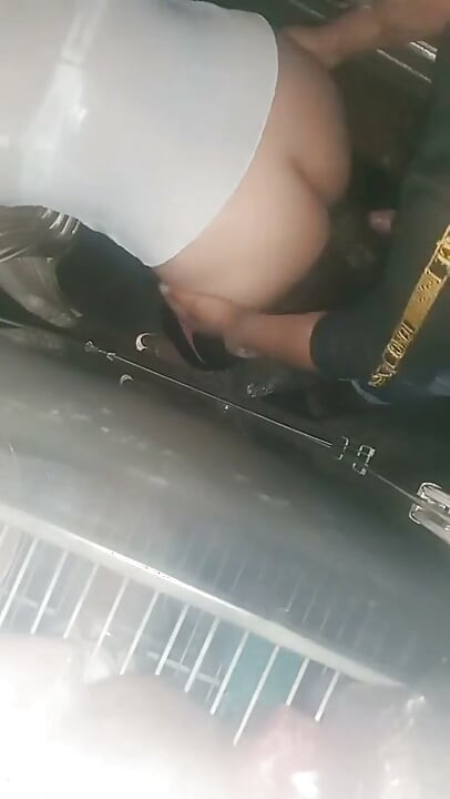 Samael włożył swojego penisa w tyłek Evy, aż wszedł do środka