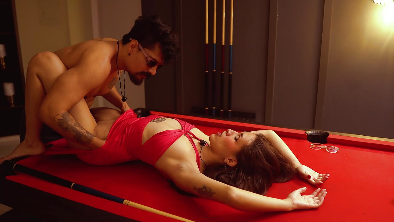 Seorang pelacur menghampiri saya semasa saya bermain biliar, kami bercinta di sana